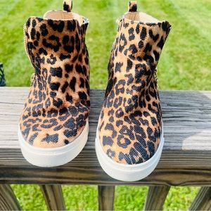 Cheetah print Gianni Bini wedge sneaker (size 4)